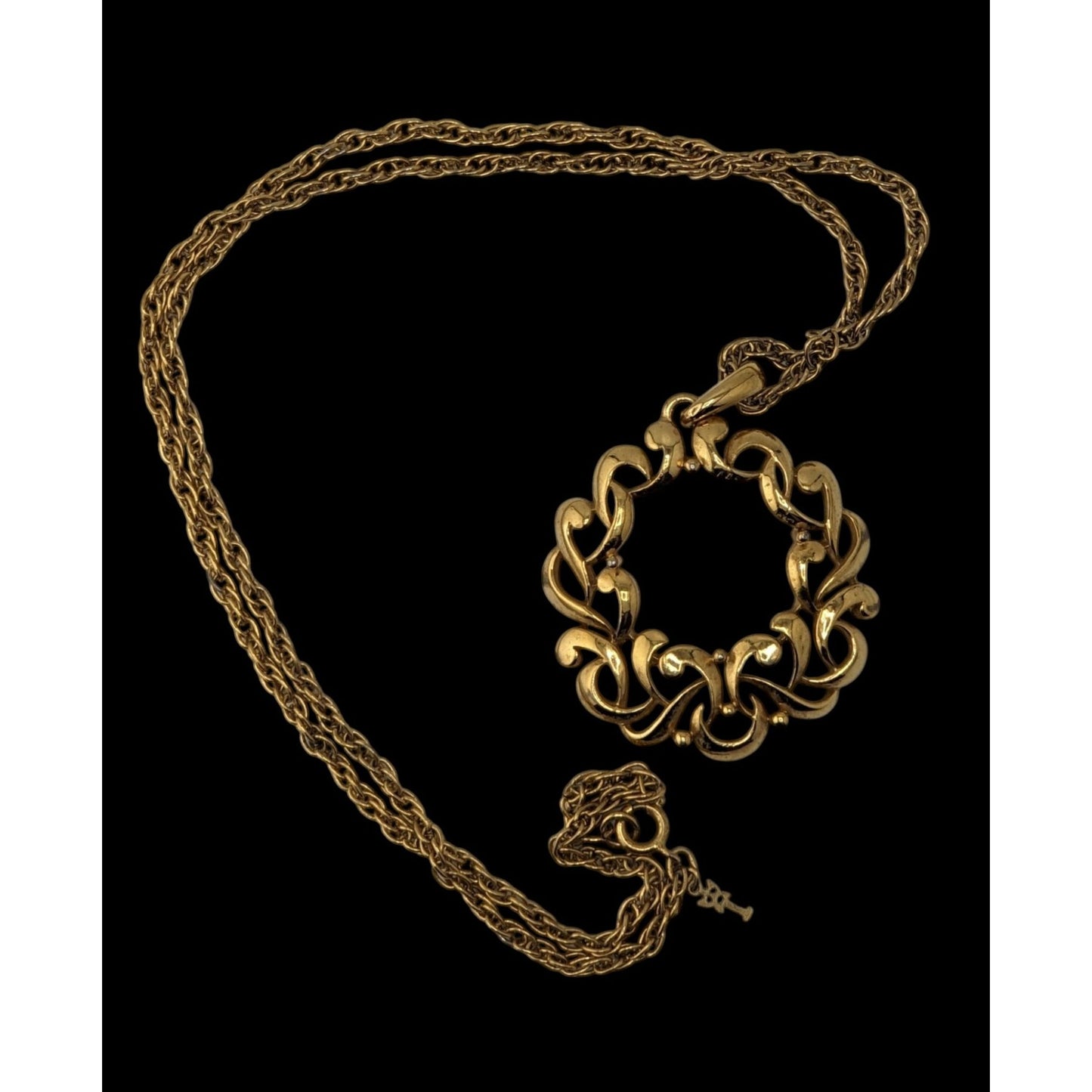 Vintage Trifari Scroll Wreath Pendant Necklace Gold Elegant Jewelry