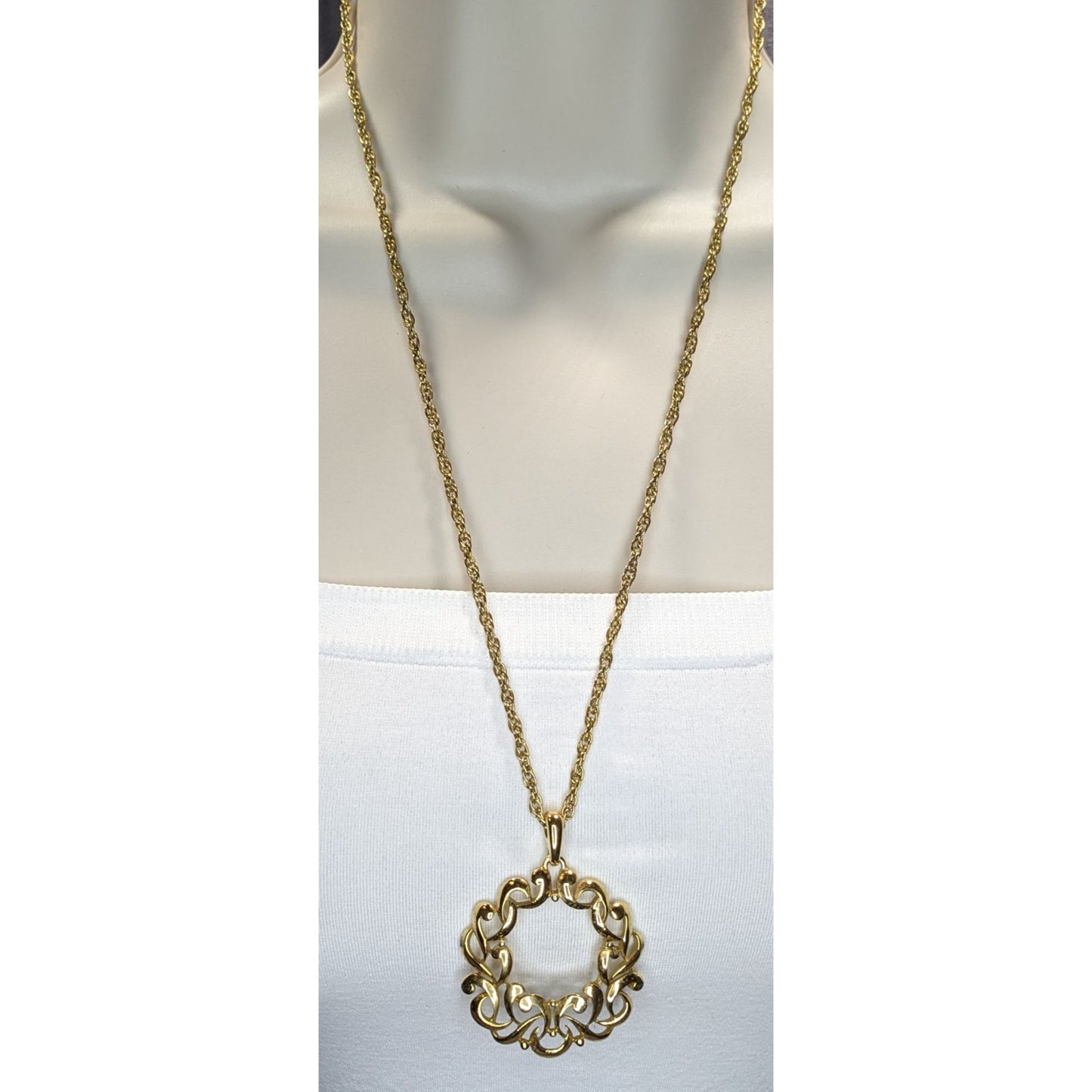 Vintage Trifari Scroll Wreath Pendant Necklace Gold Elegant Jewelry