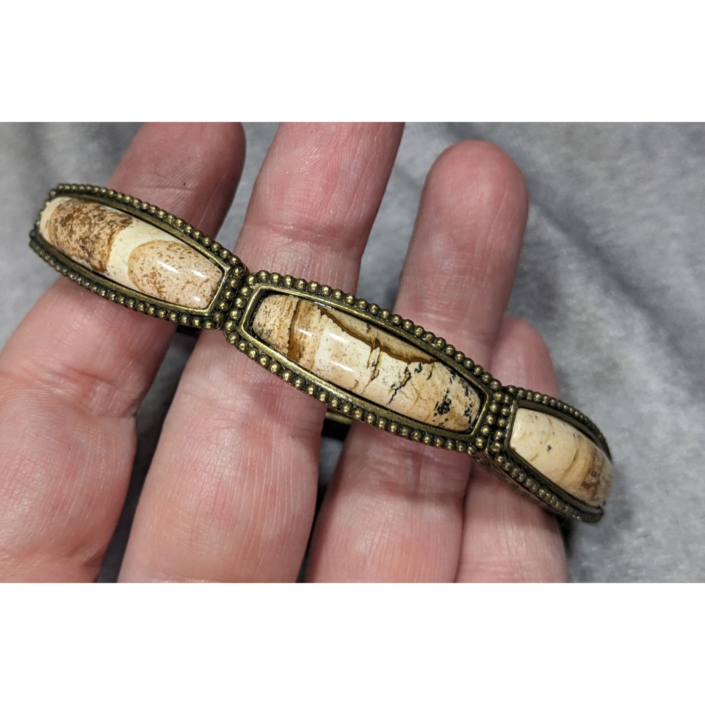 Vintage Lia Sophia Natural Stone And Gold Tone Stretch Bracelet