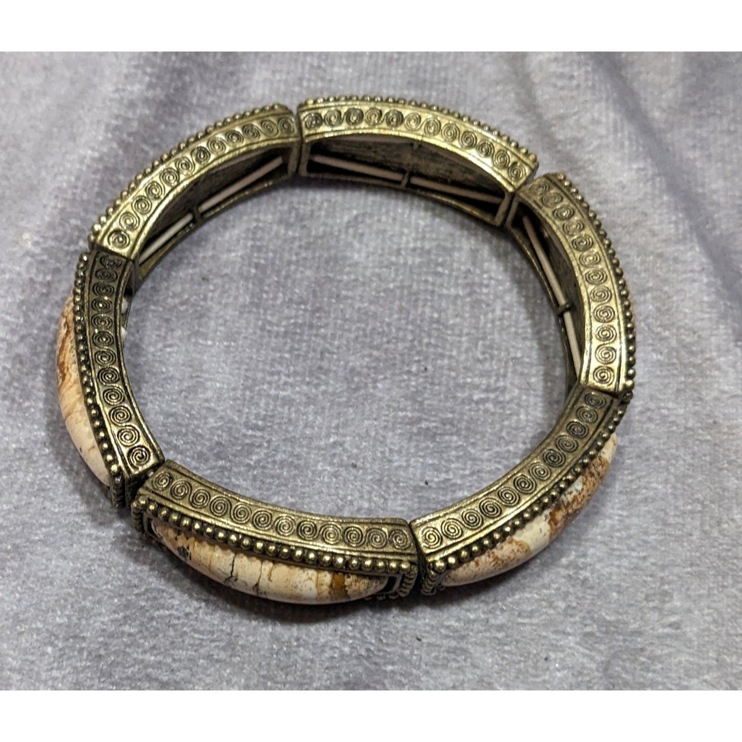 Vintage Lia Sophia Natural Stone And Gold Tone Stretch Bracelet