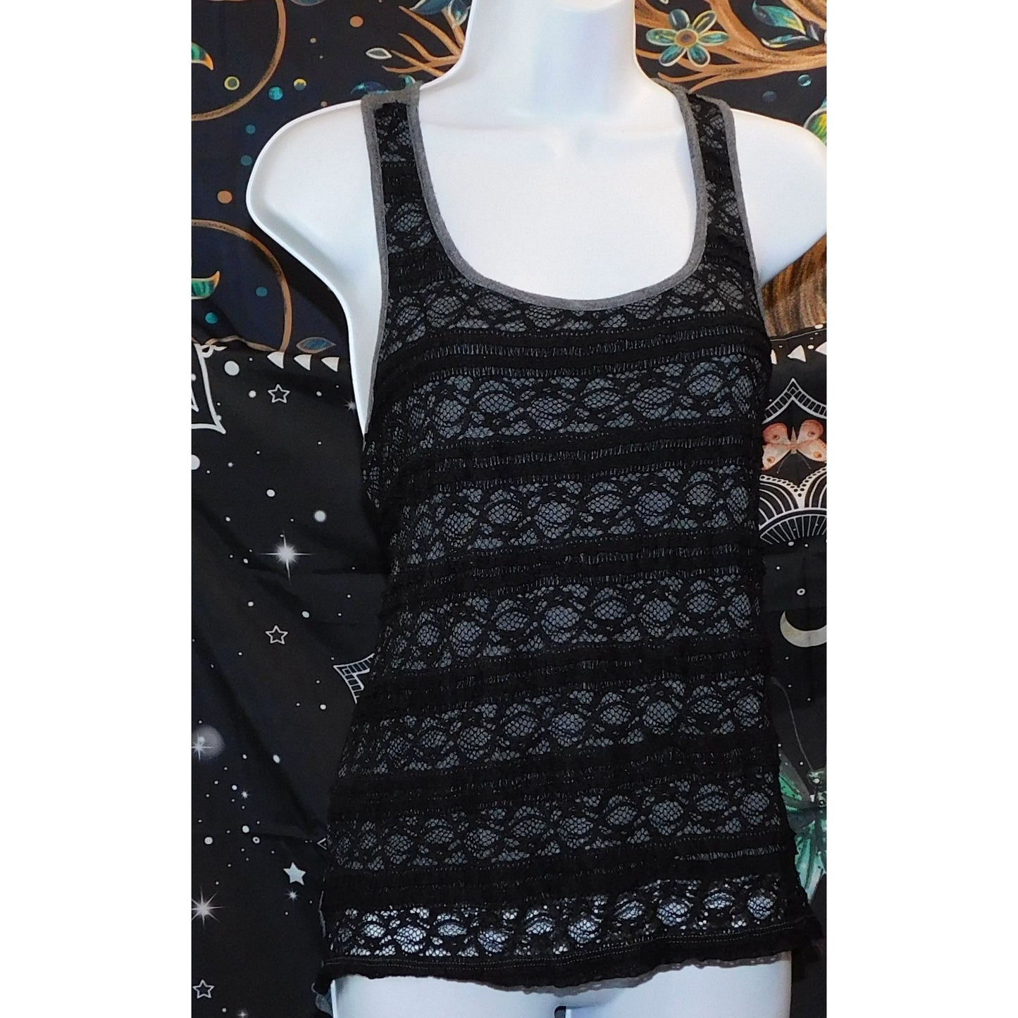Eyeshadow Gothic Lace High-Low Striped Tank Top