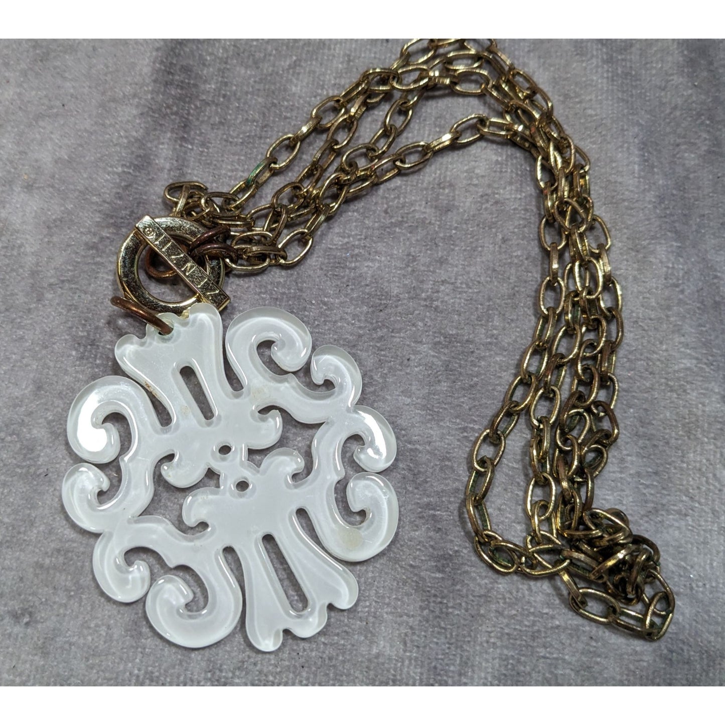 Zenzii White Vintage Style Pendant On Gold Tone Chain