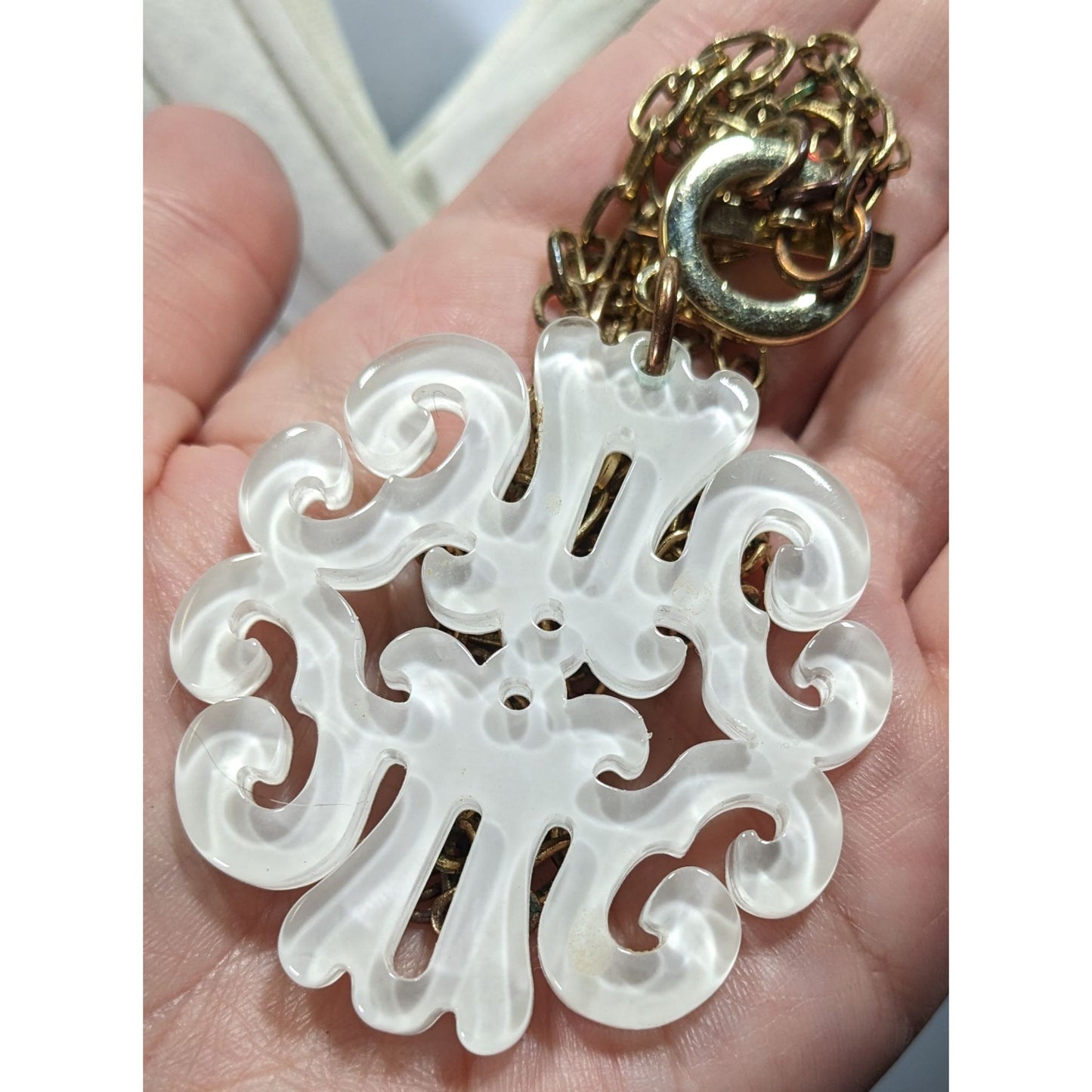 Zenzii White Vintage Style Pendant On Gold Tone Chain
