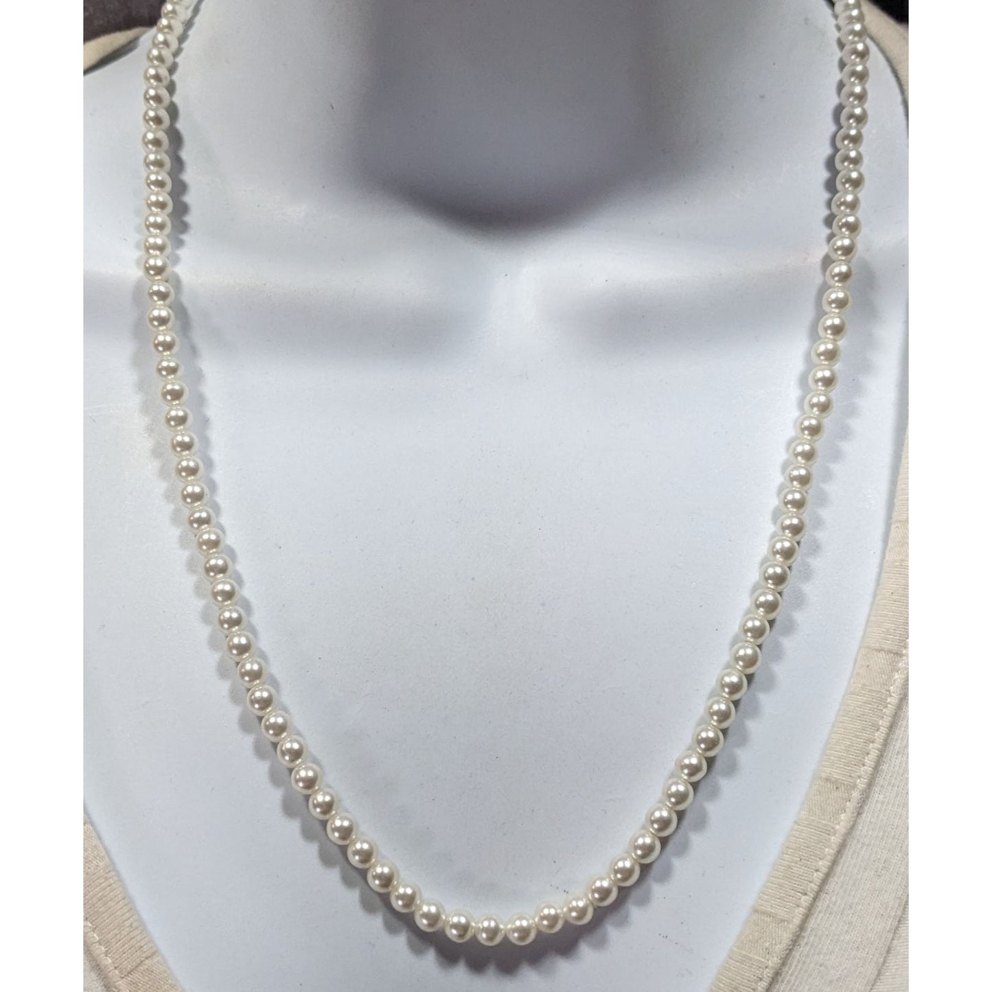 Casual Lightweight White Faux Pearl Necklace