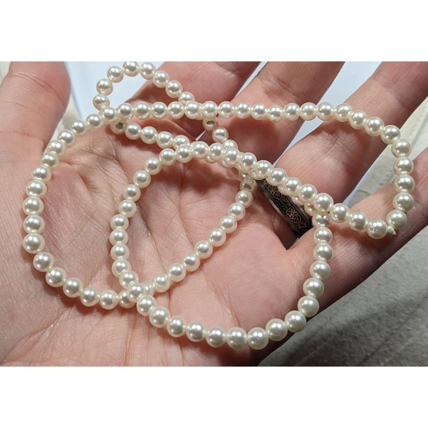 Casual Lightweight White Faux Pearl Necklace
