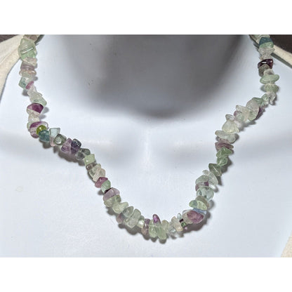 Gemstone chip neckalce.