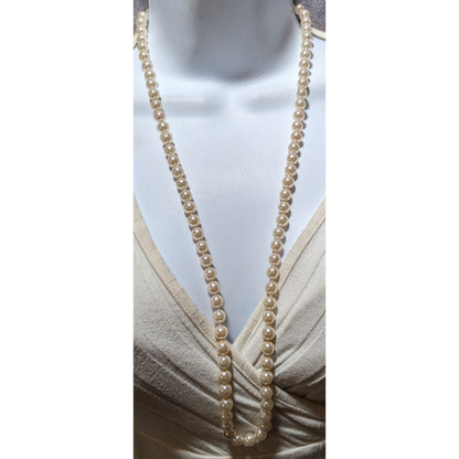 Elegant Midcentury Glass Pearl  Necklace