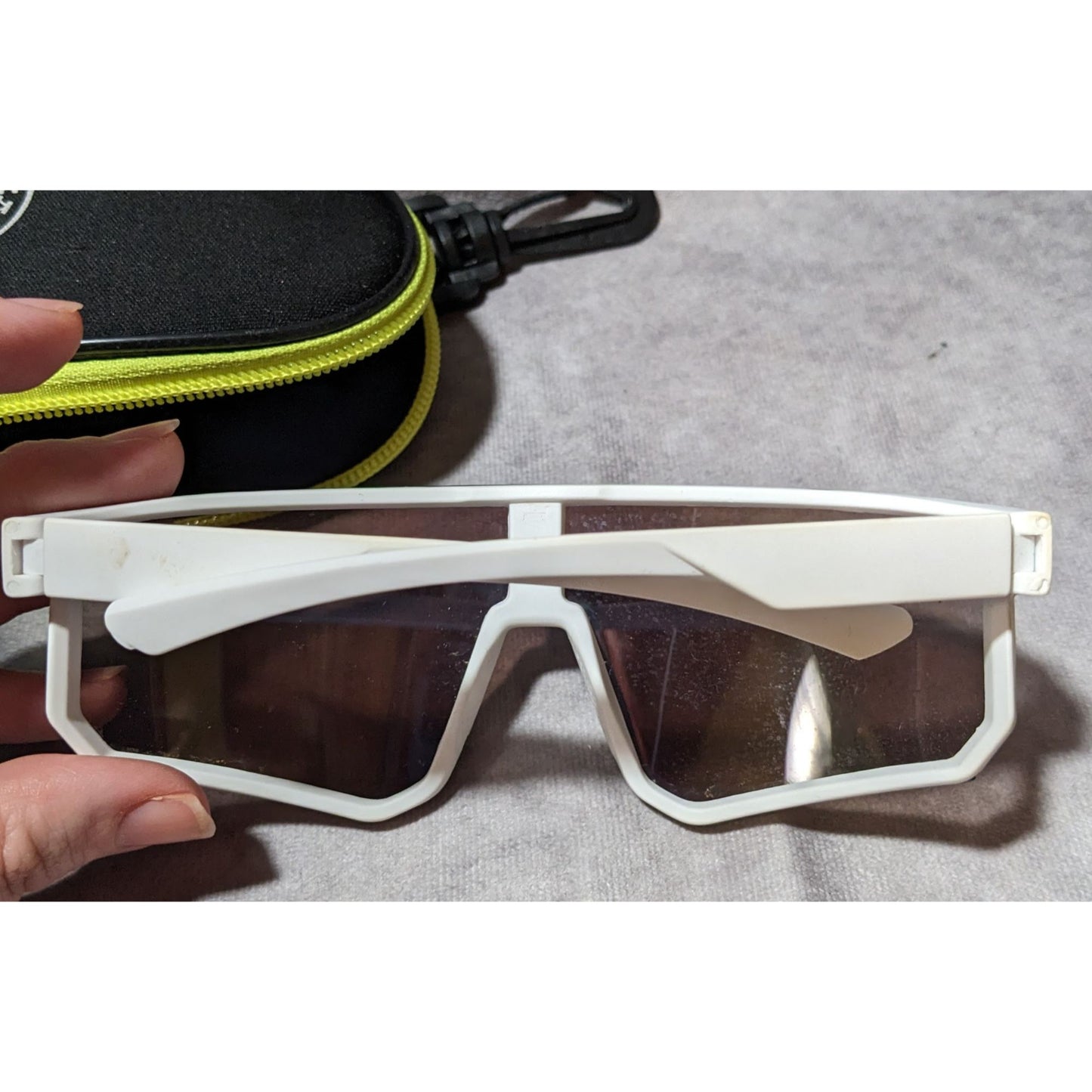 Foster Grant Sporty White Shield Glasses With Body Glove Case