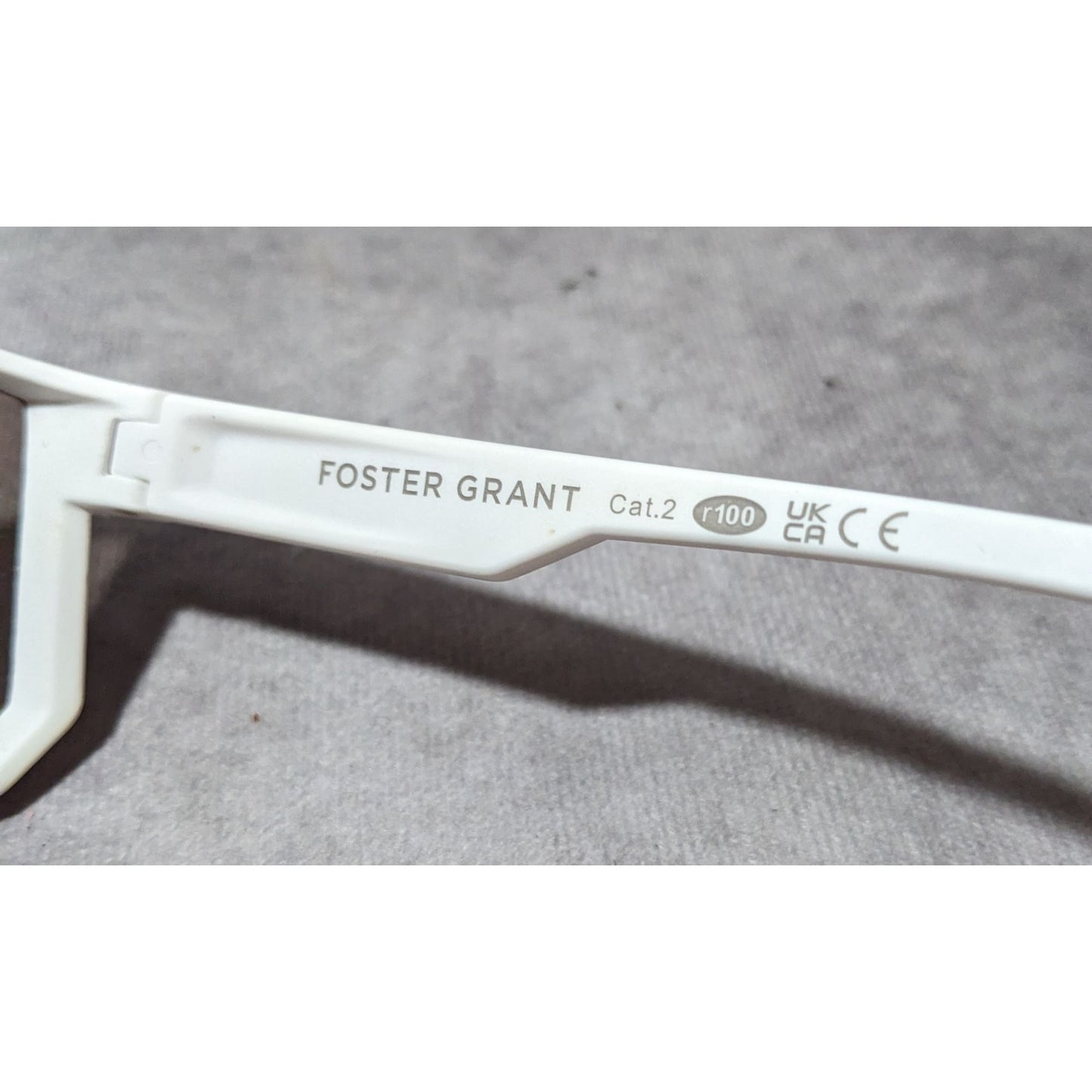 Foster Grant Sporty White Shield Glasses With Body Glove Case