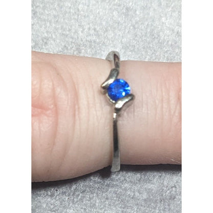 Minimalist Blue Gemmed Silver Tone Ring Size 5