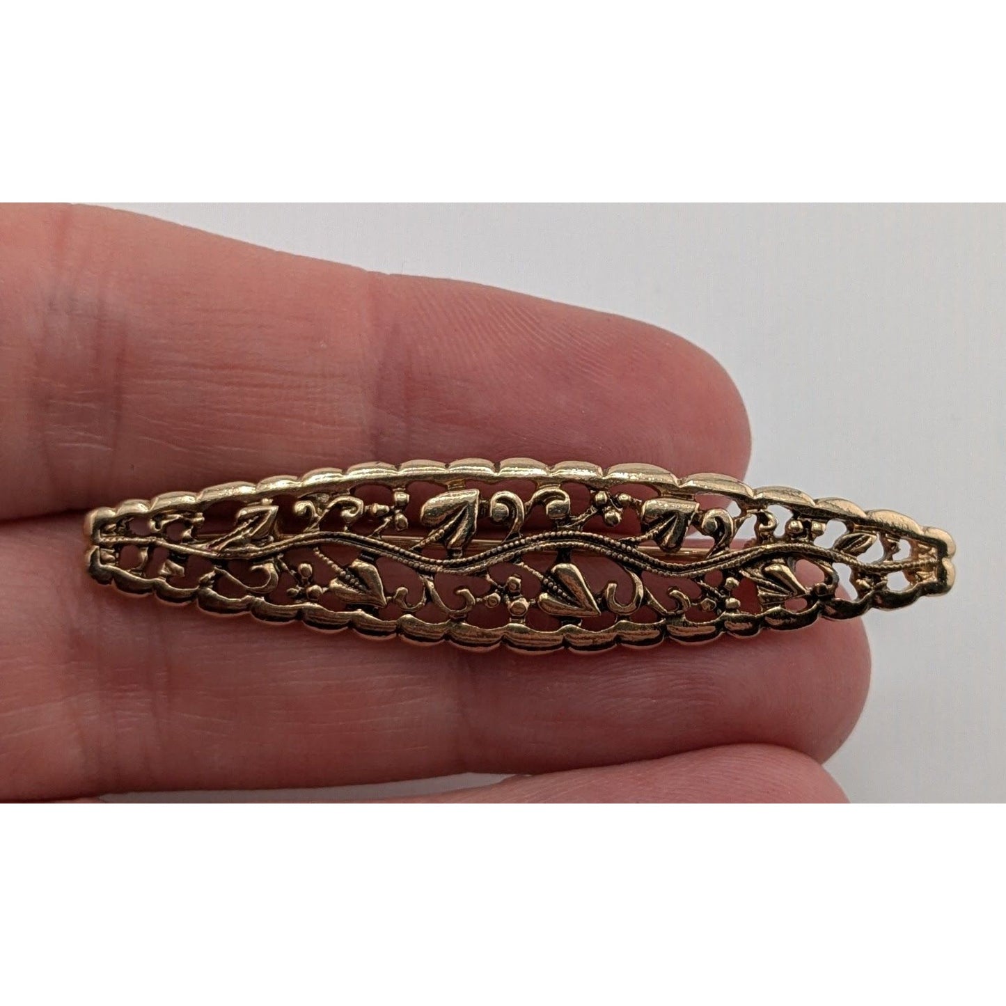 Boho Vintage Floral Filigree Bar Brooch Gold Tone Openwork Vine Pin
