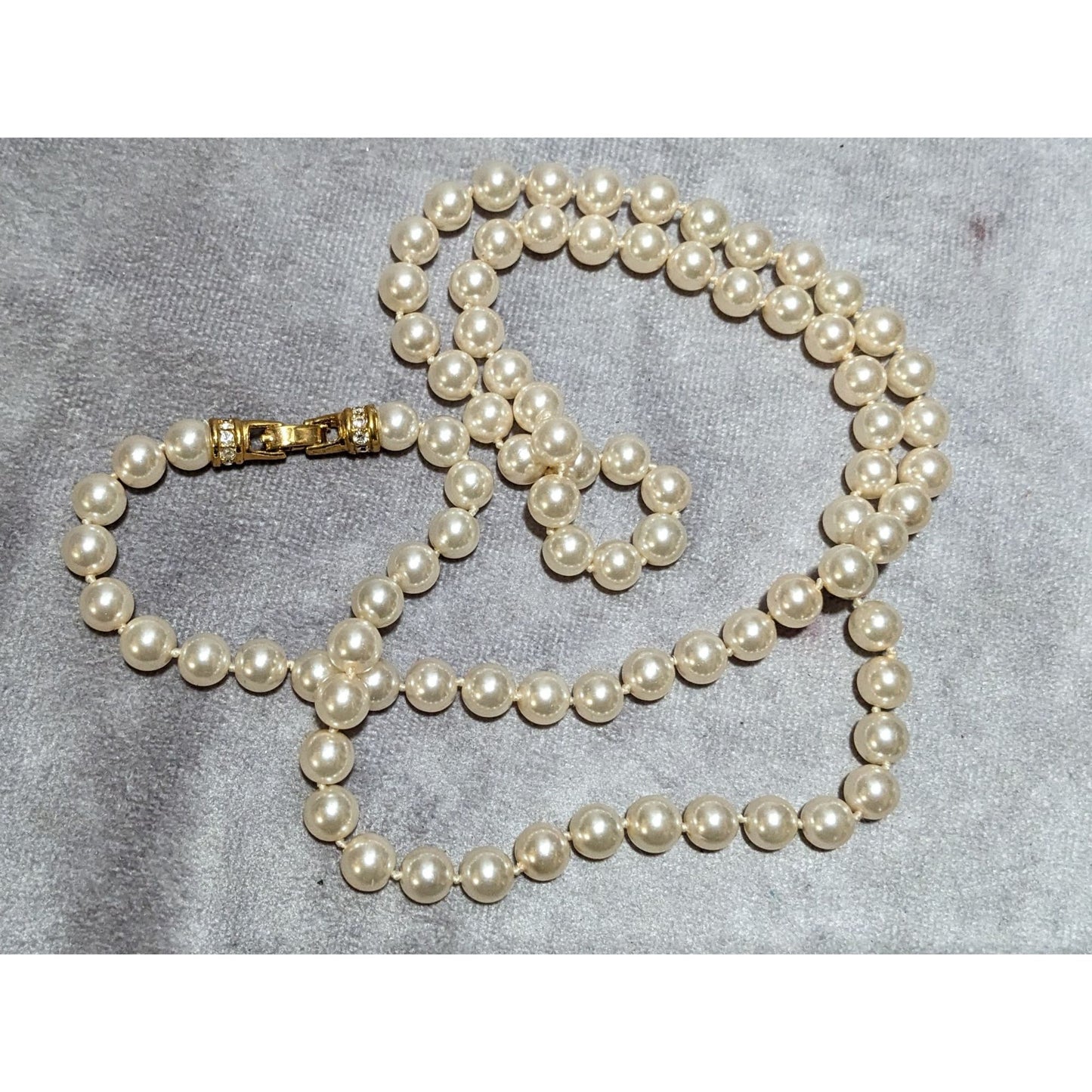 Elegant Midcentury Glass Pearl  Necklace