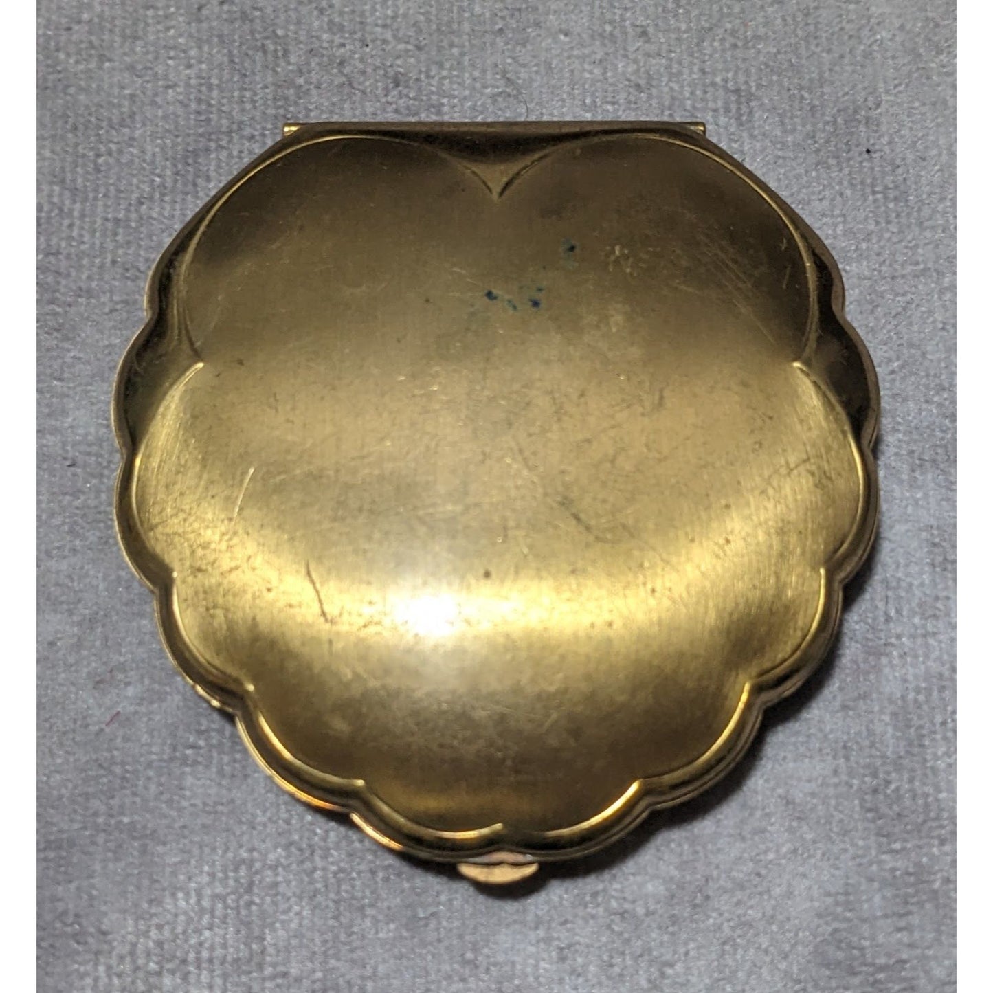 Vintage American Beauty Gold Scalloped Compact (Empty)