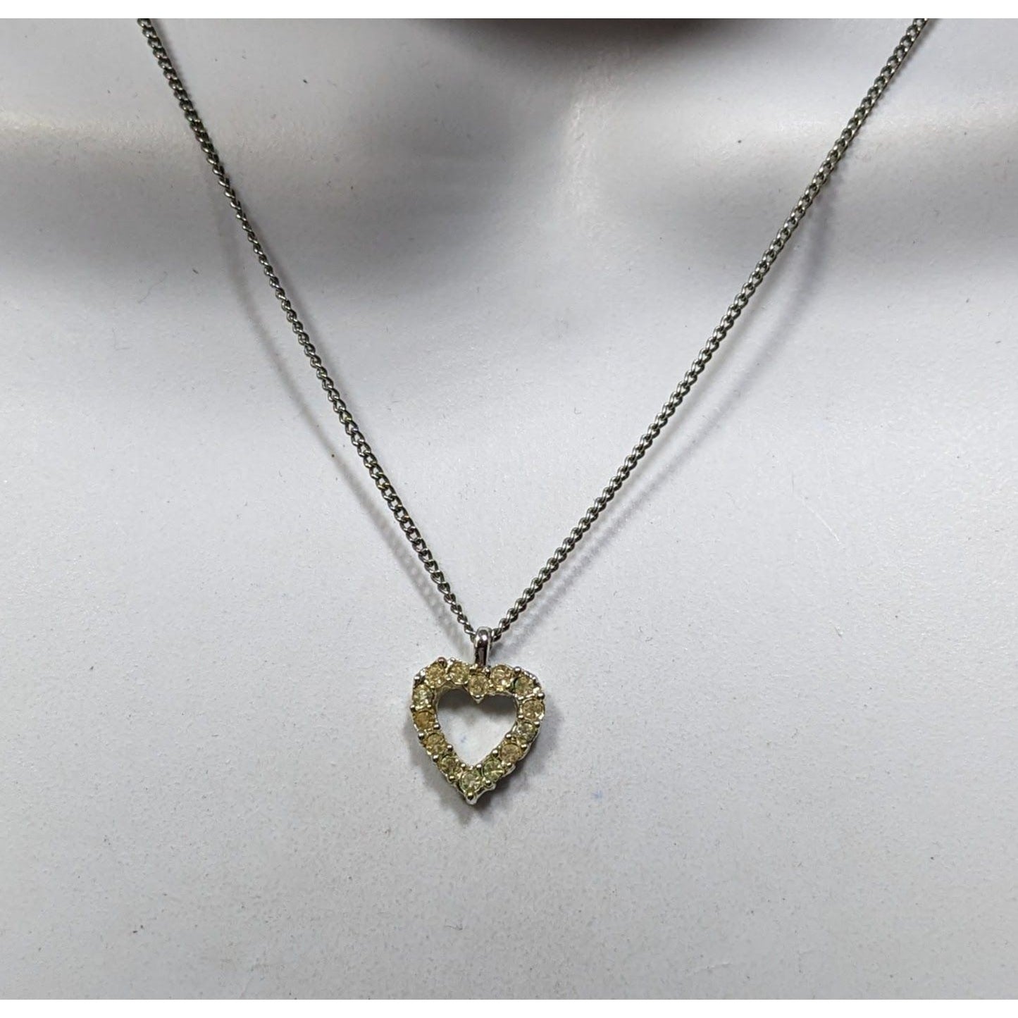 Vintage Romantic Delicate Open Heart Pendant Necklace Romantic