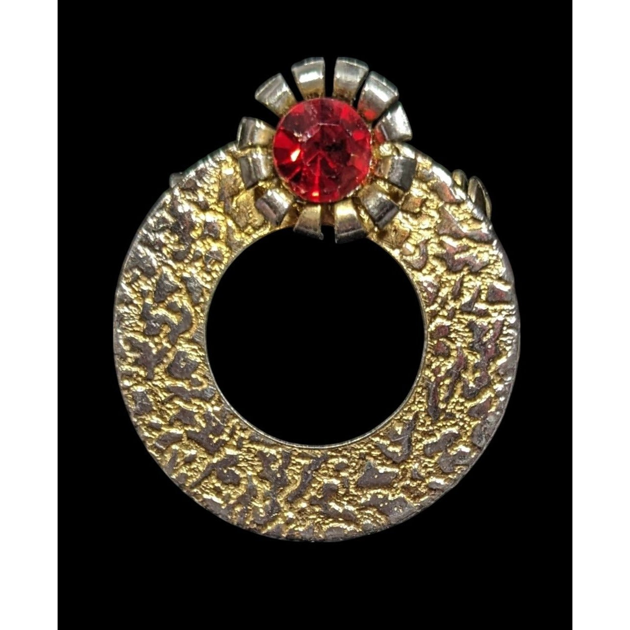 Vintage Elegant Textured Gold Tone Open Circle Brooch With Red Rhinestone