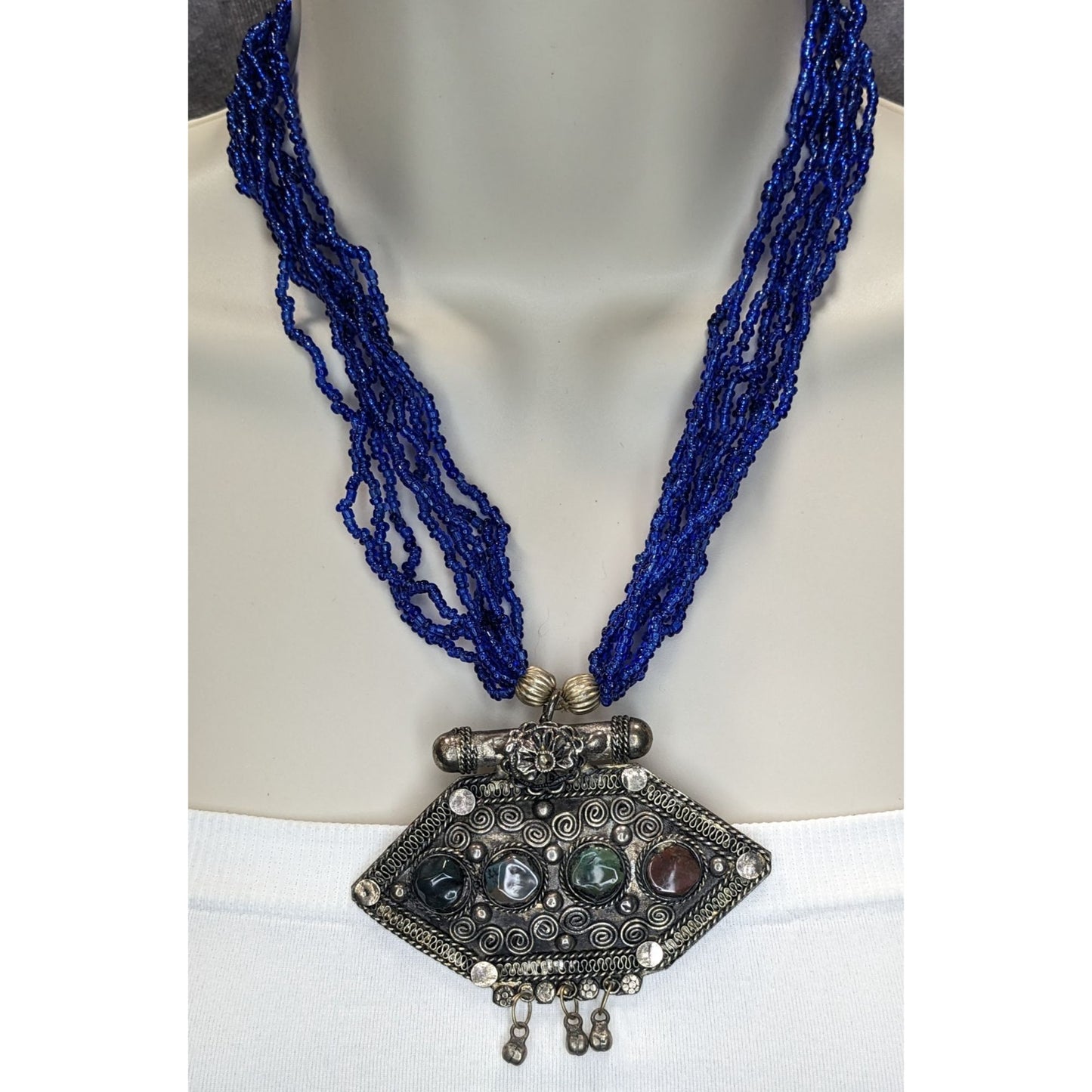 Vintage Tribal Bohemian Necklace With Silver Tone Pendant & Agate Accents