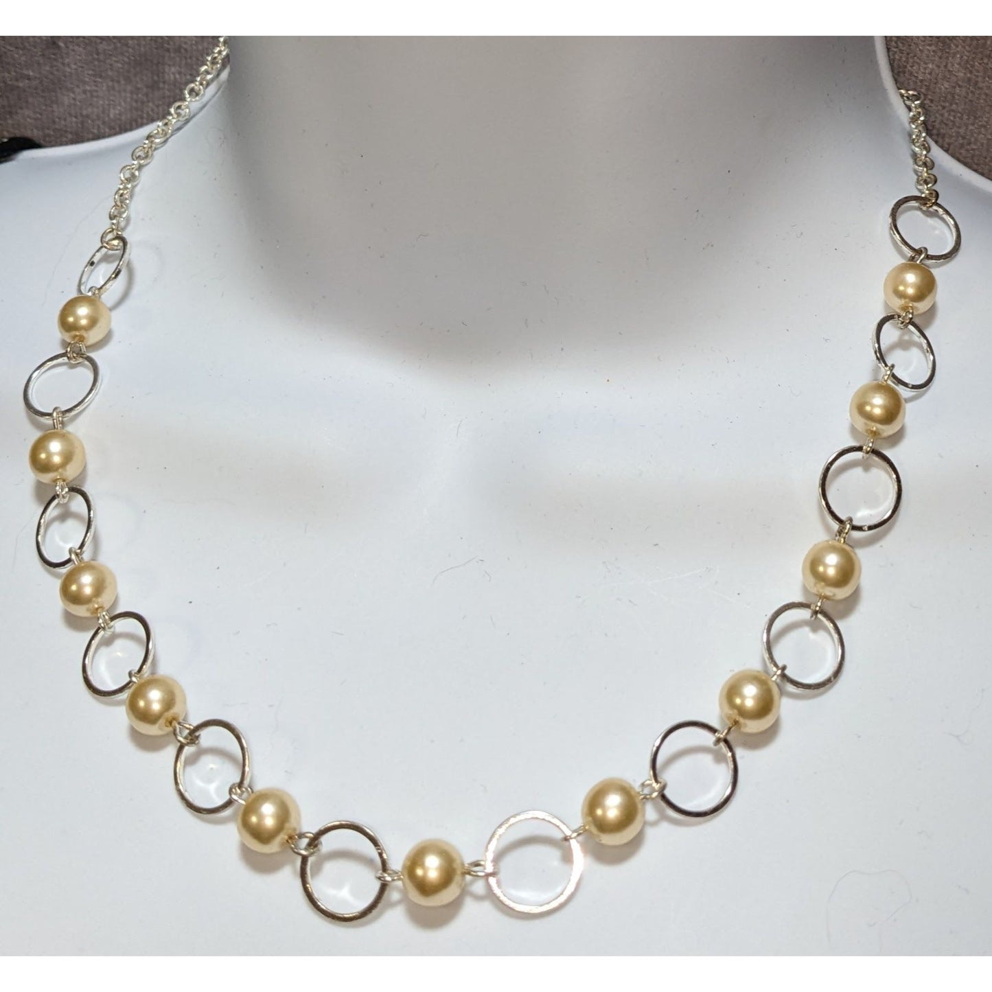 Vintage Avon Faux Pearl & Silver Tone Necklace With Circular Links