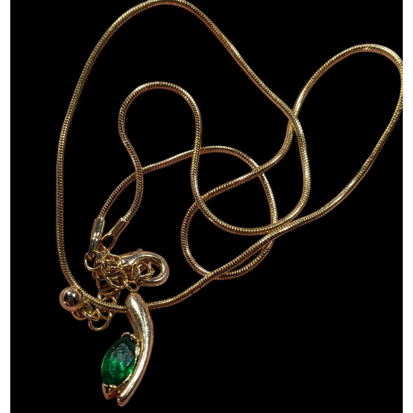 Vintage Elegant Green Gemmed Gold Tone Pendant Necklace