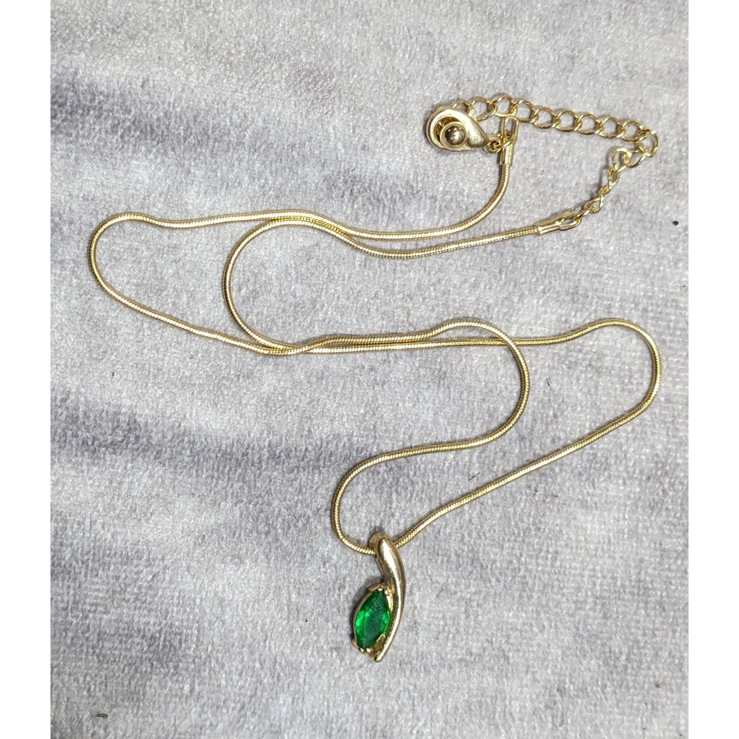 Vintage Elegant Green Gemmed Gold Tone Pendant Necklace