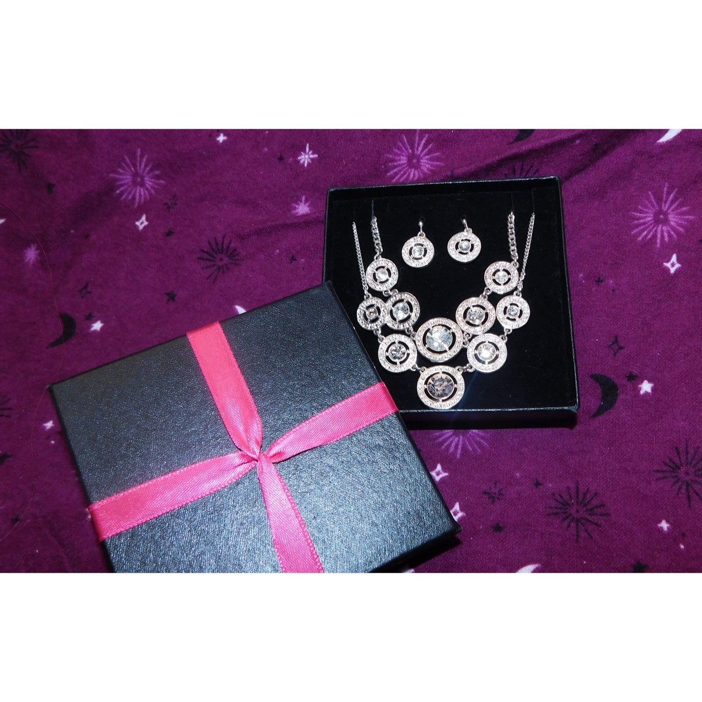 Vintage Avon Silver Tone Gemmed Gift Set (Necklace, Bracelet, Earrings)
