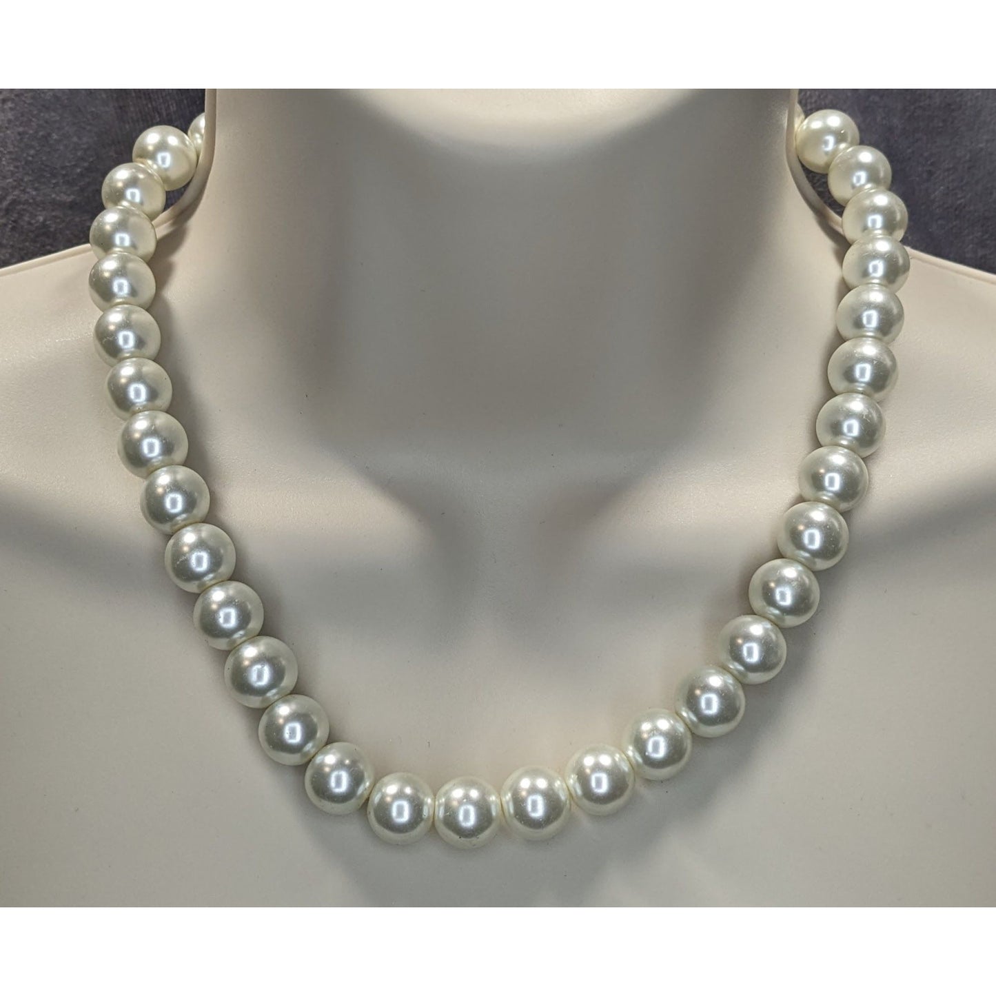 Elegant White Faux Pearl Necklace