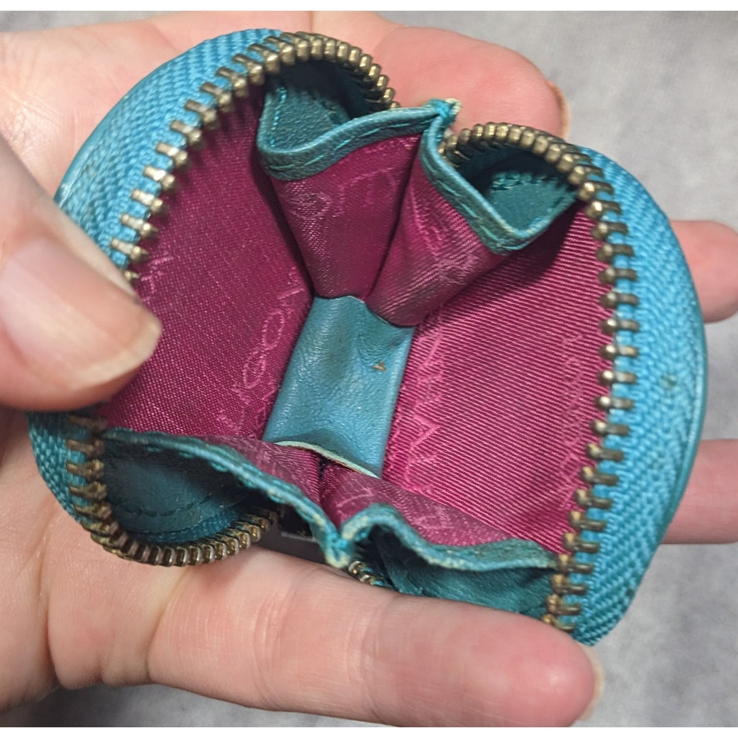 Vintage Penhaligon's Of London Round Blue Zipper Coin Purse