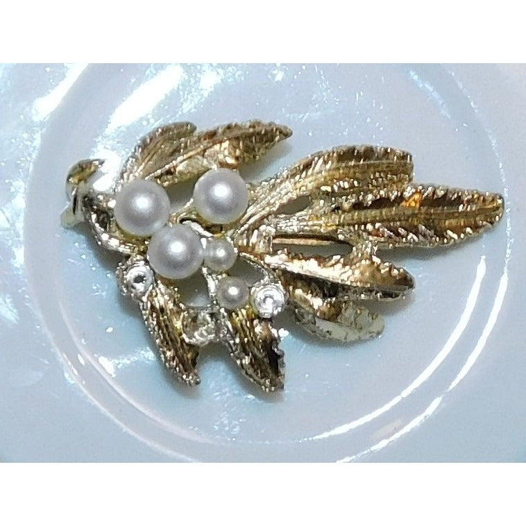 Vintage Gold Tone Floral Leaf Brooch With Faux Pearl Accents