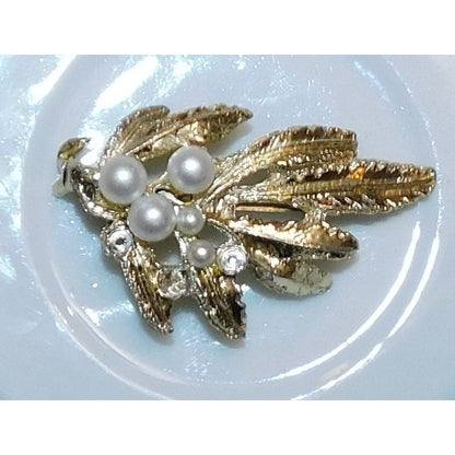 Vintage Gold Tone Floral Leaf Brooch With Faux Pearl Accents