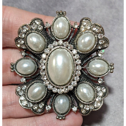 Elegant Glam Baroque Style Pearl And Rhinestone Brooch