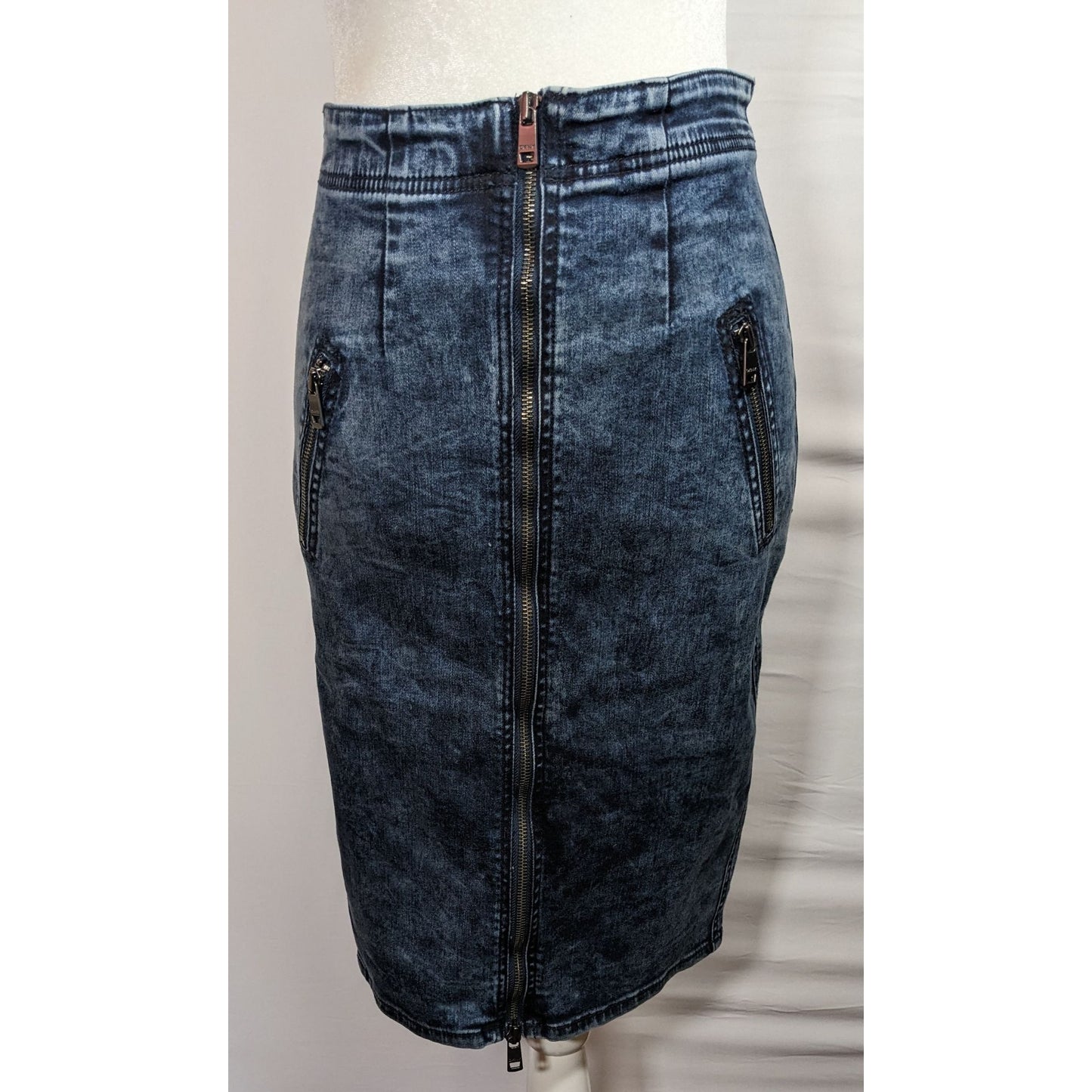DKNY Blue Denim Full Zip Knee Length Pencil Skirt With Real Pockets!