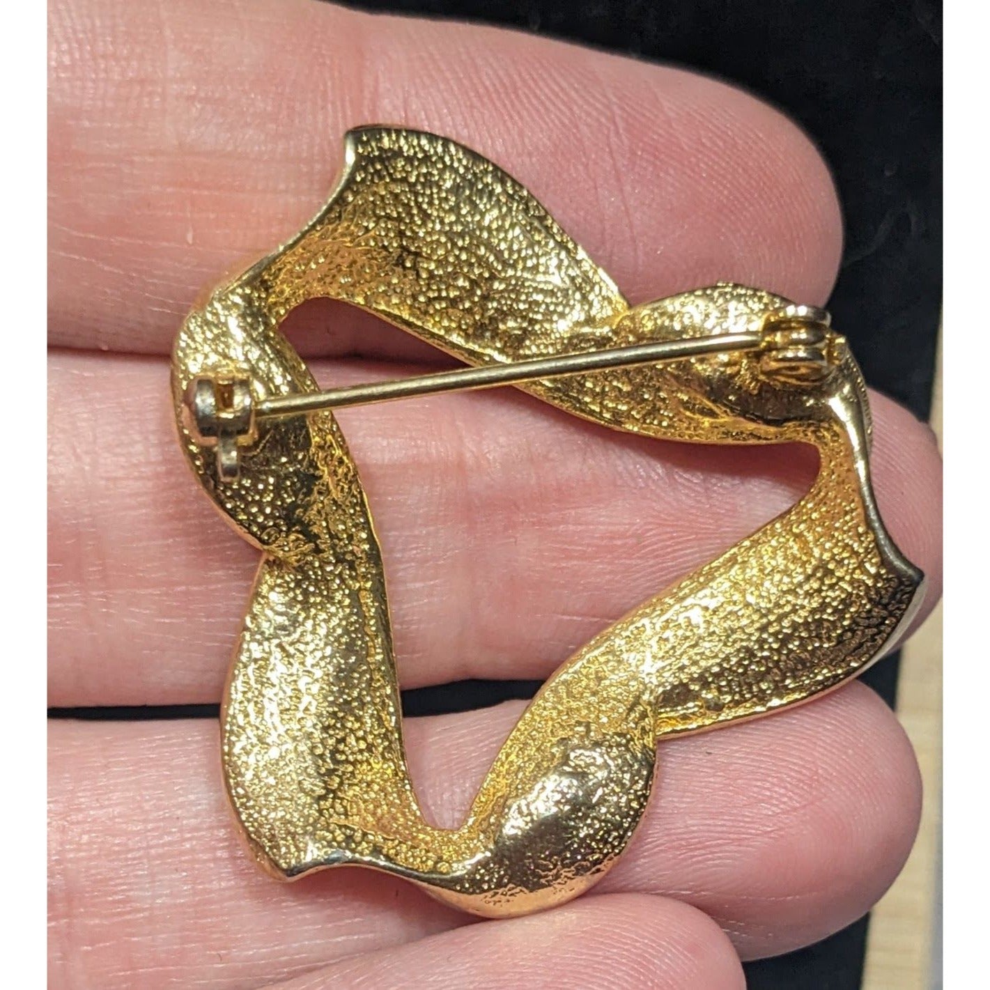 Vintage Triangle Ribbon Textured Gold Tone Brooch