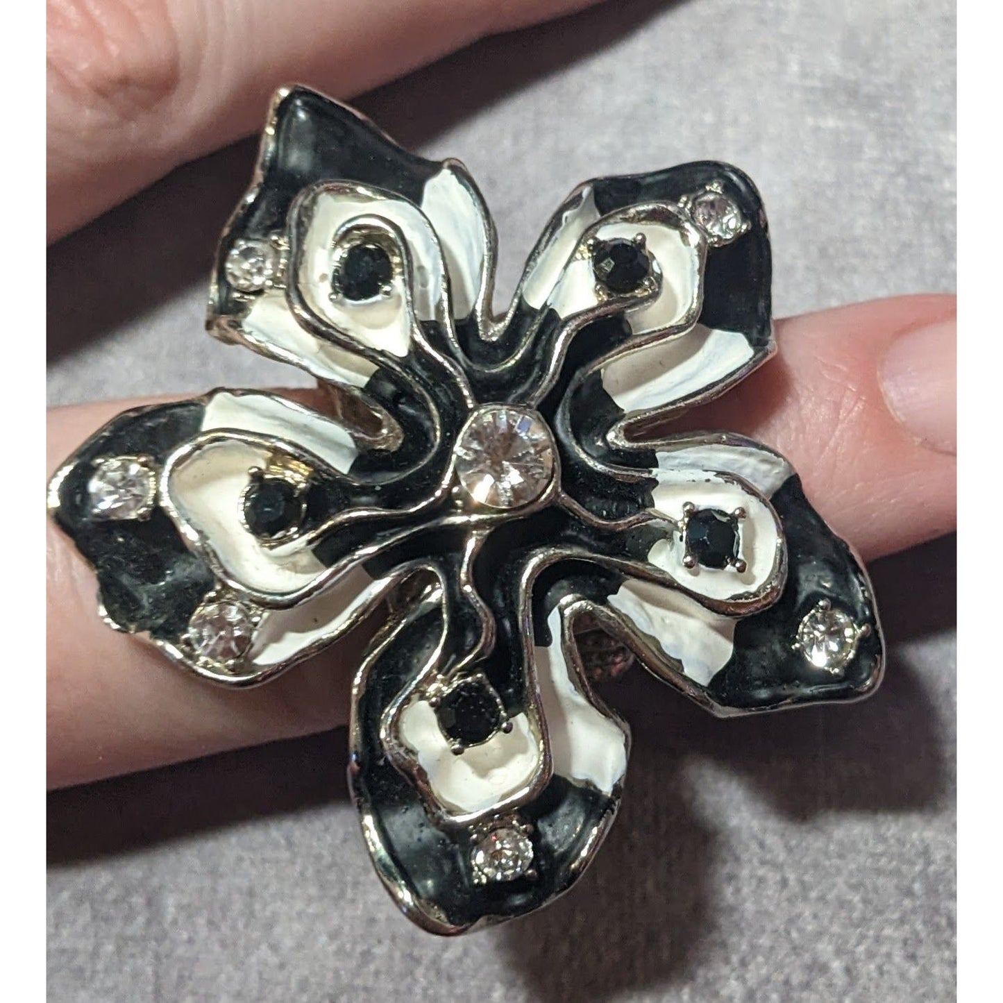 Chunky Floral Black And White Stretch Statement Ring Size 6 1/2