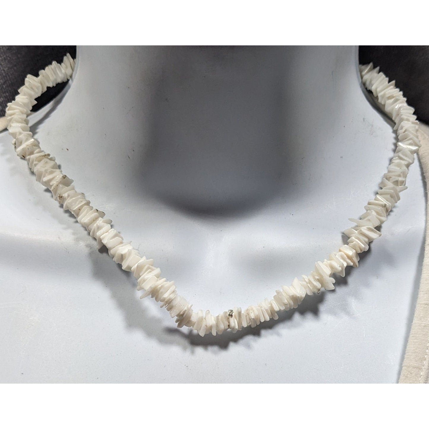 Vintage Summer Beachy White Shell Chip Necklace