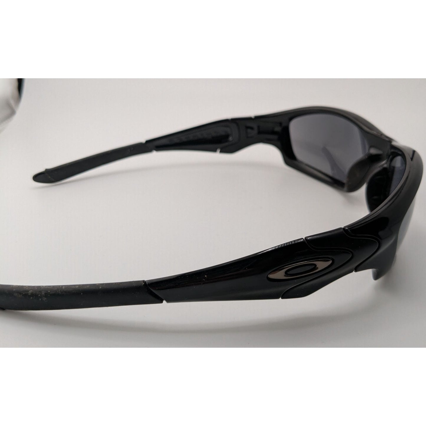 Oakley Vintage 90s Straight Sunglasses 04-325 Black Frame