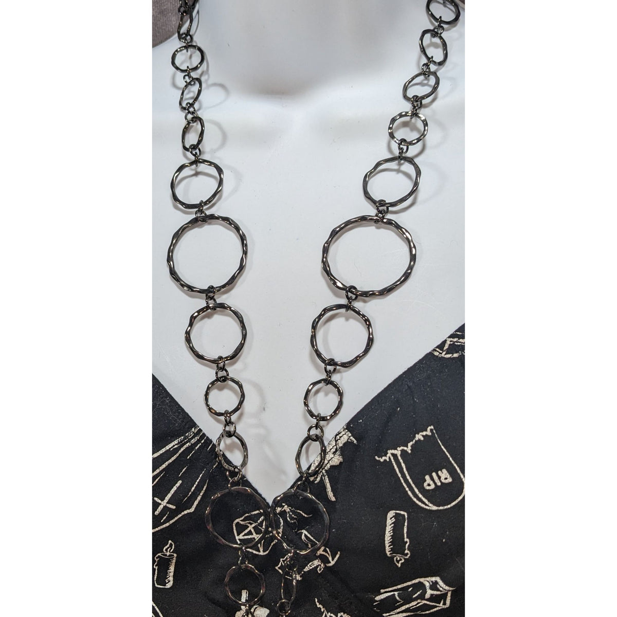 Industrial Modern Hammered Metal Gunmetal Circle Link Necklace 30 Inch
