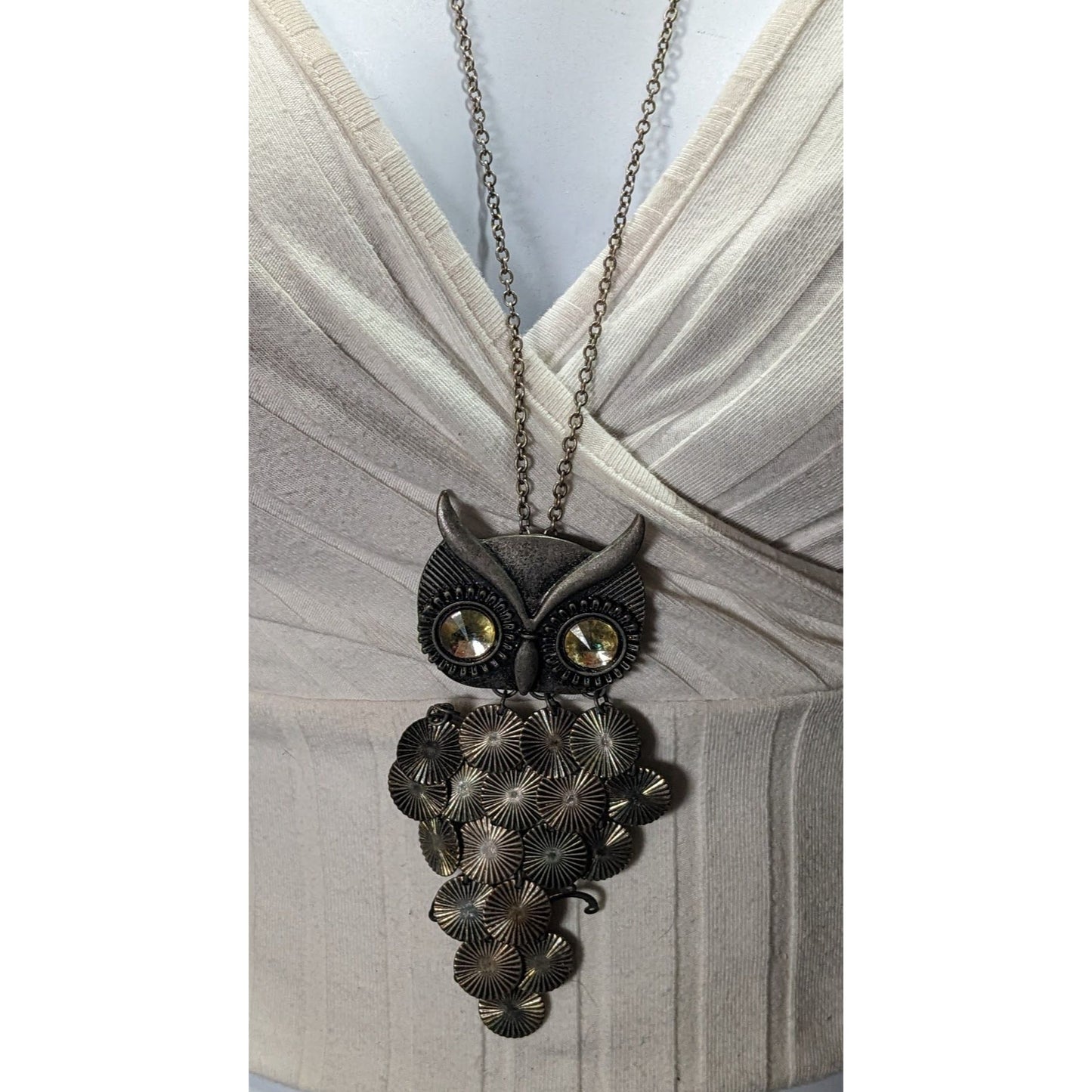Quirky Y2K Own Pedant Necklace With Disc Fringe Feathers And Yellow Gem Eyes