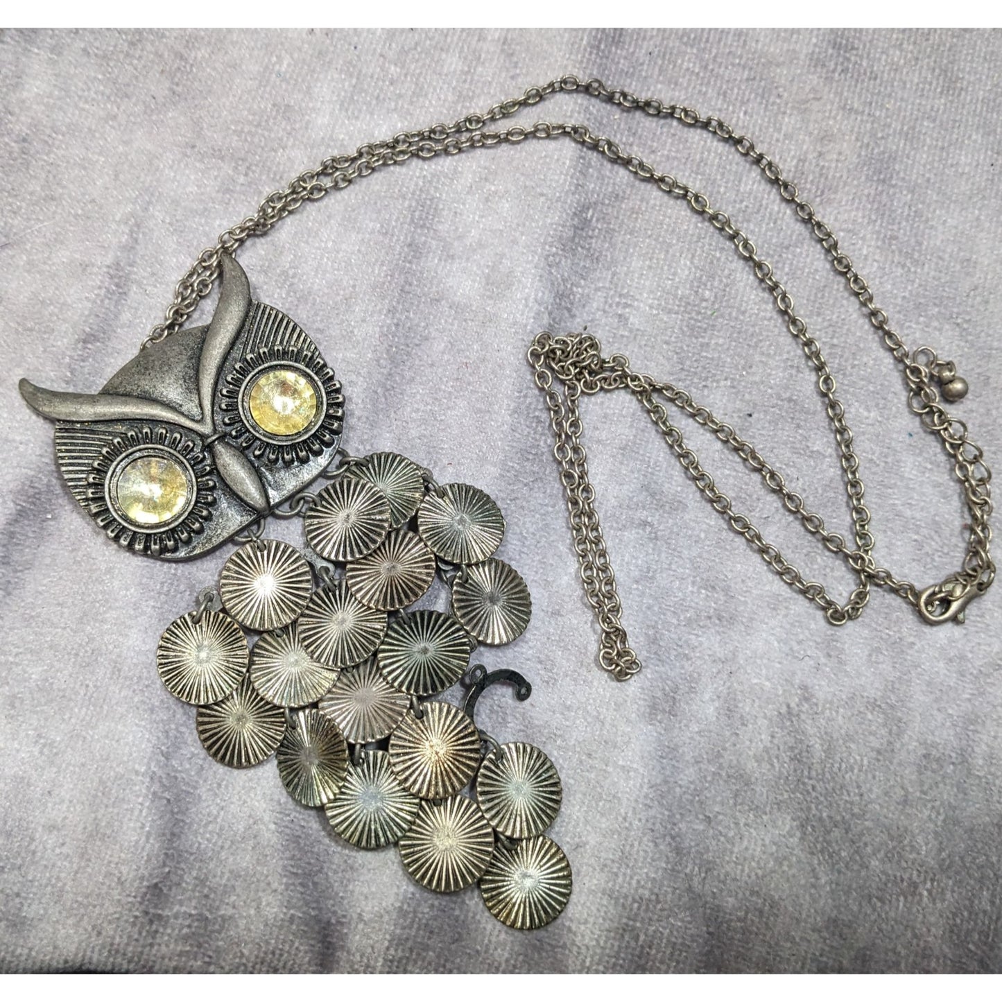 Quirky Y2K Own Pedant Necklace With Disc Fringe Feathers And Yellow Gem Eyes