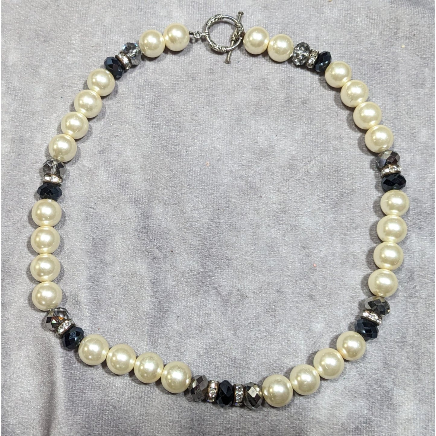 Handmade Elegant Faux Pearl And Glass Beaded Necklace