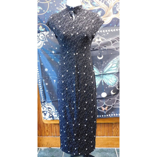 Gothic Floral Sheath Dress With Button Neck