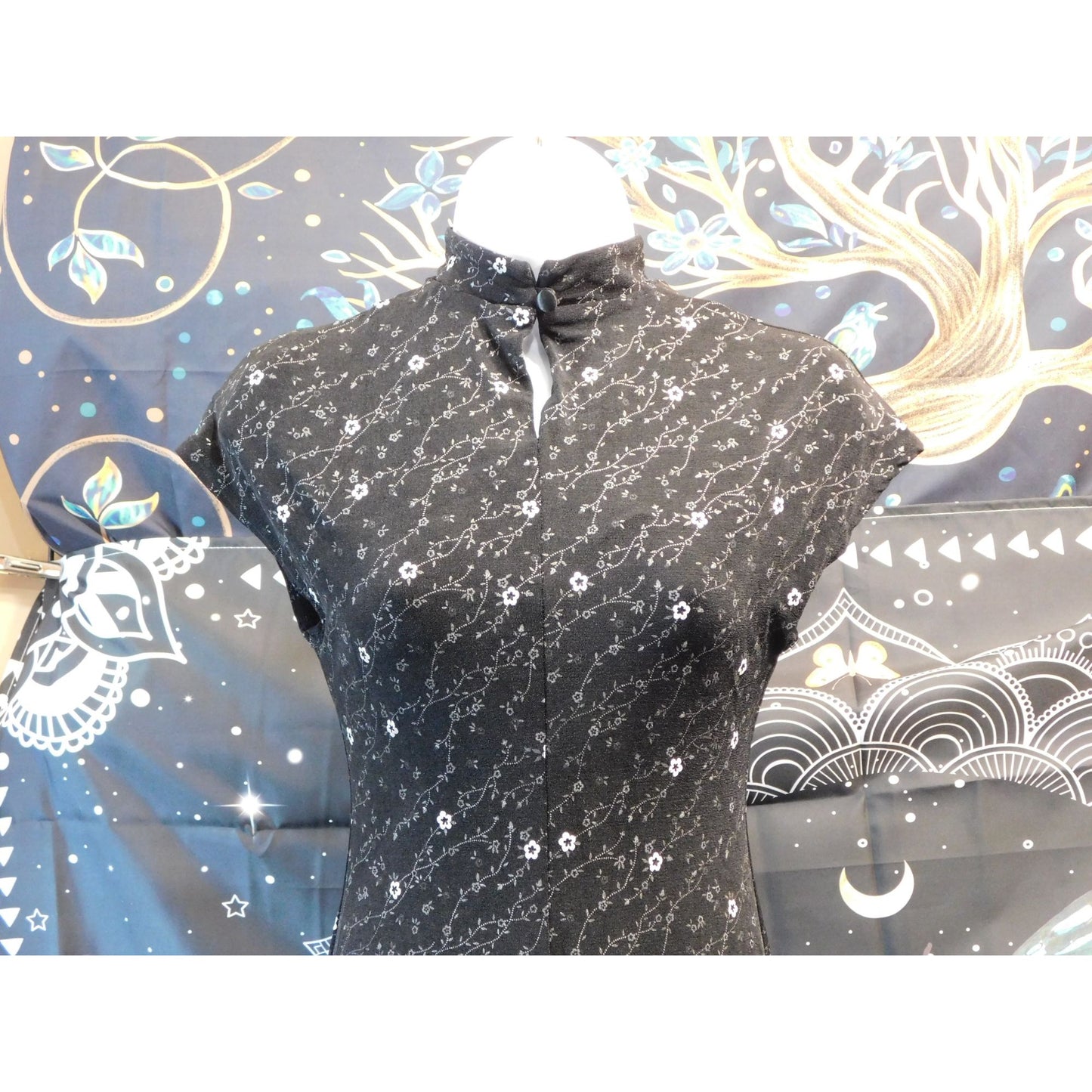 Gothic Floral Sheath Dress With Button Neck