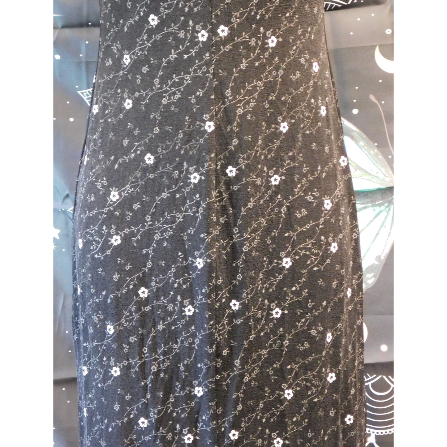 Gothic Floral Sheath Dress With Button Neck