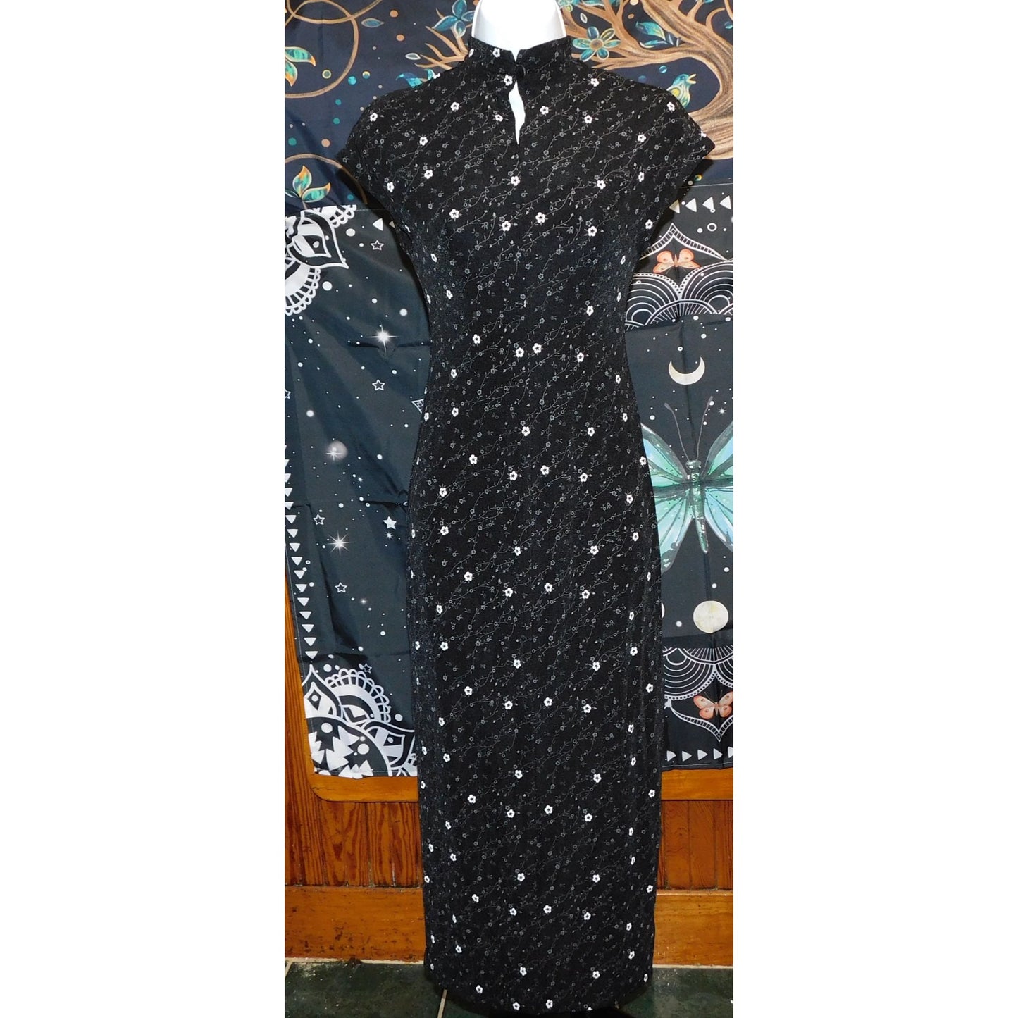 Gothic Floral Sheath Dress With Button Neck