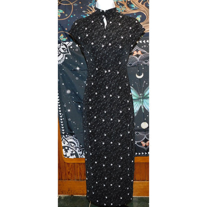 Gothic Floral Sheath Dress With Button Neck