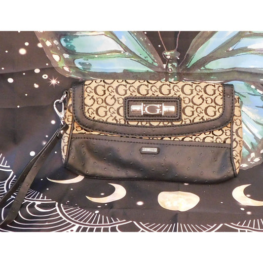 Preppy Guess Black And Beige Monogram Wristlet
