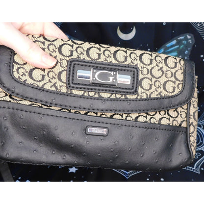 Preppy Guess Black And Beige Monogram Wristlet
