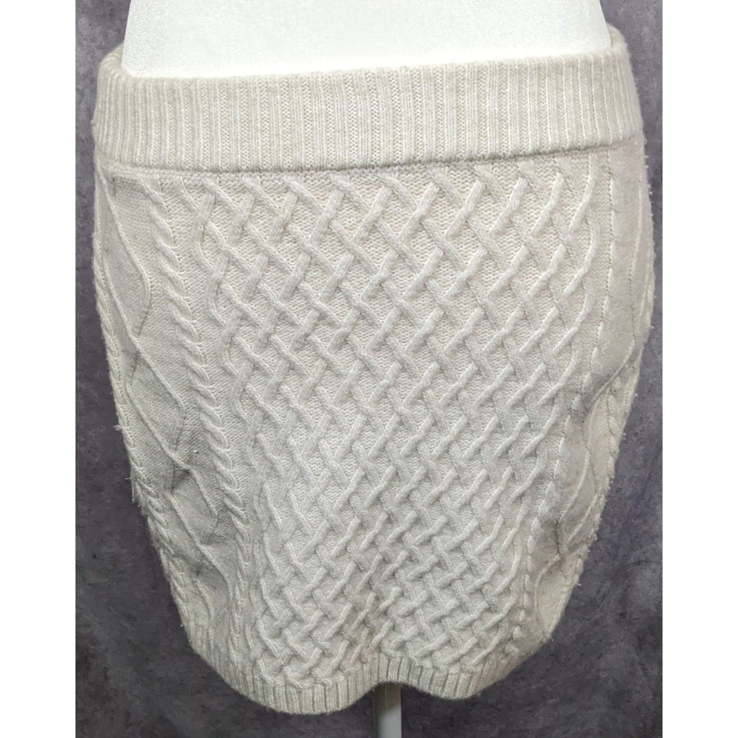 H&M Preppy White Cable Knit Winter Mini Skirt