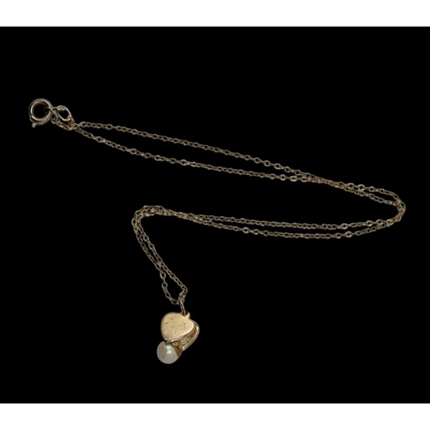 Vintage Romantic Minimalist Gold Tone Heart Pendant Necklace With Pearl Accent
