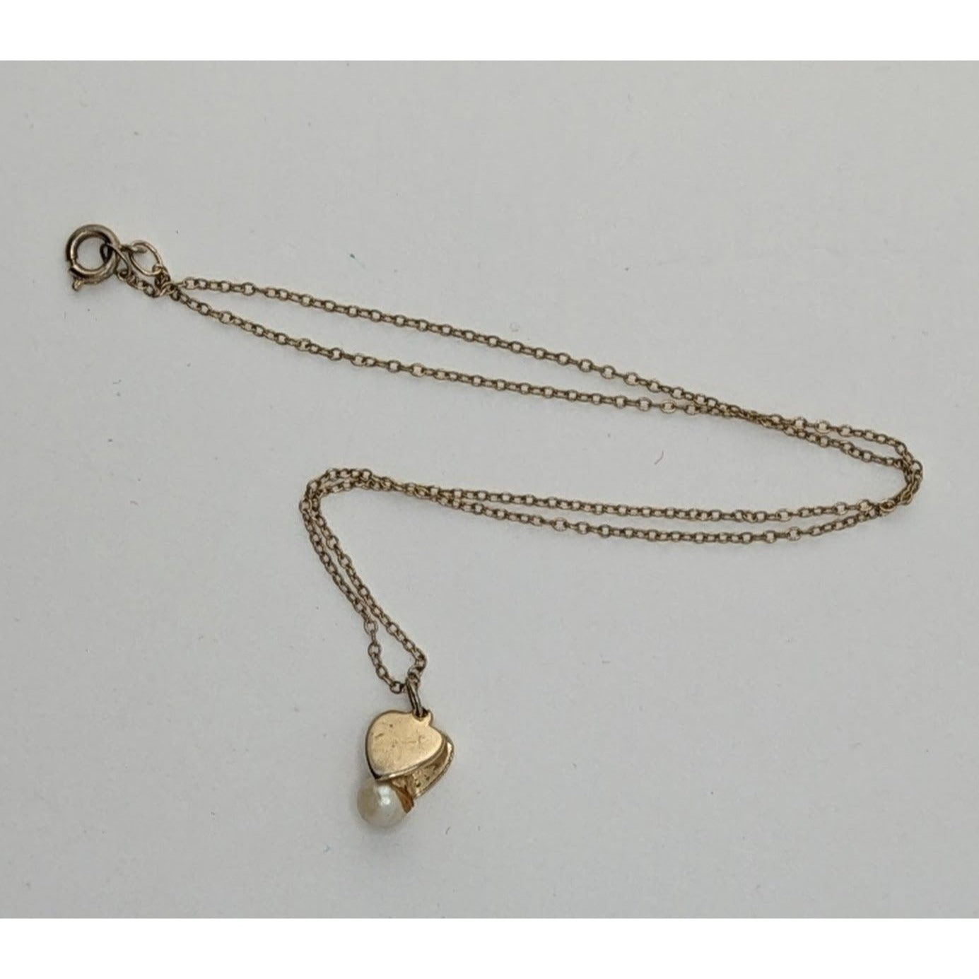 Vintage Romantic Minimalist Gold Tone Heart Pendant Necklace With Pearl Accent