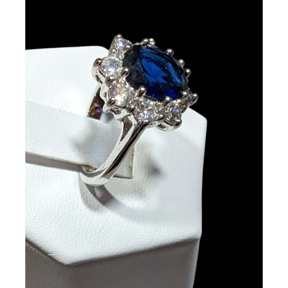 Regal Elegant Blue And Silver Tone Gemmed Ring Size 5.75