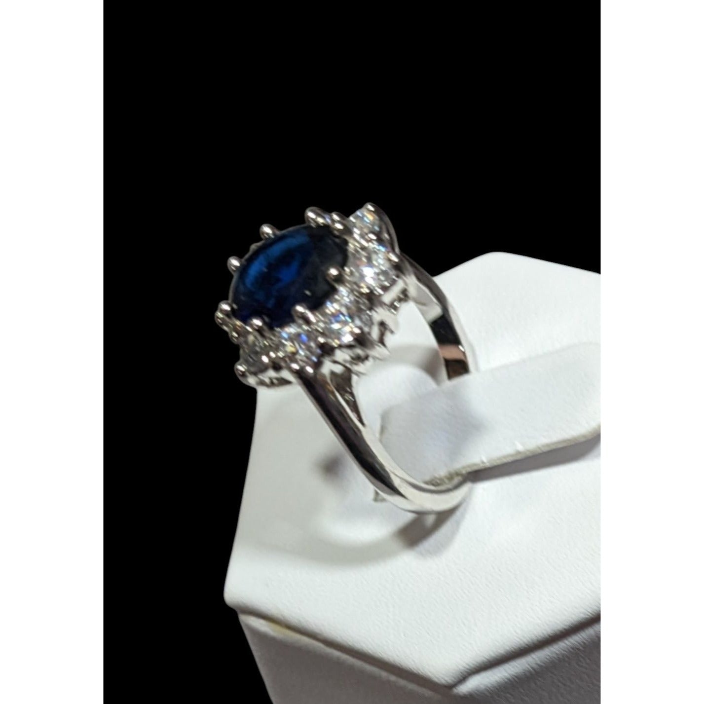 Regal Elegant Blue And Silver Tone Gemmed Ring Size 5.75